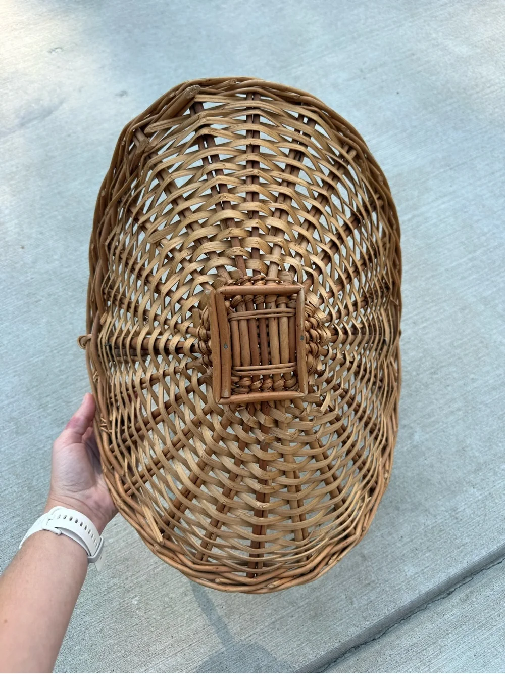 N/A handwoven round
